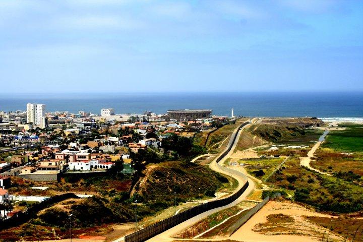 Photo of the US/Mexico border at San Diego