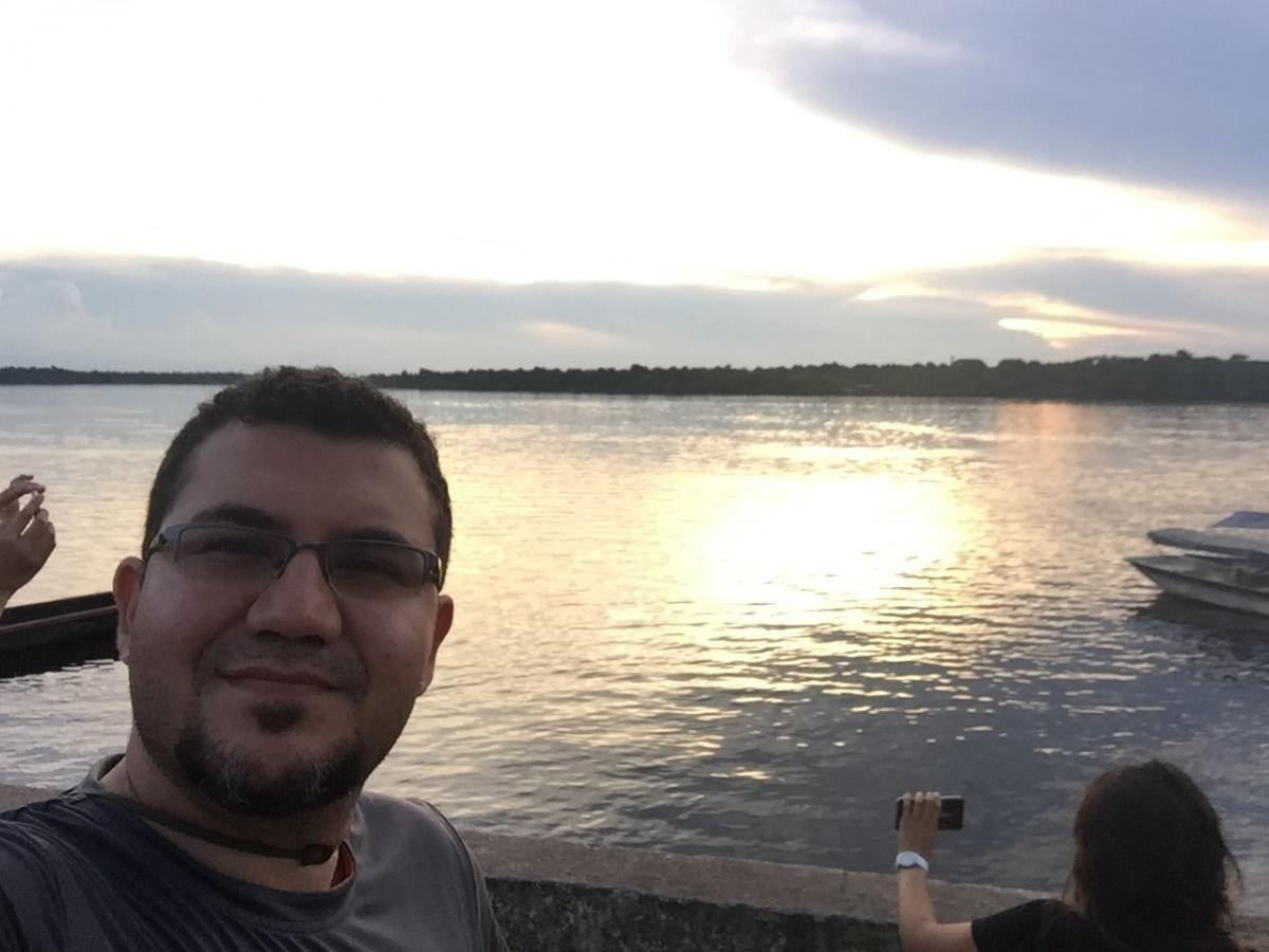 Photo of Hugo taking a selfie at the Indirida River in Guainia, Columbia